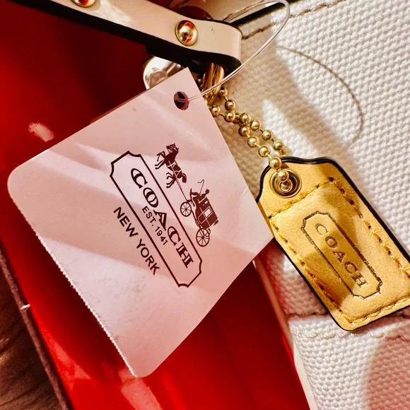 NWT Coach Signature Poppy Legacy Striped Wristlet with Box - Picture 6 of 16